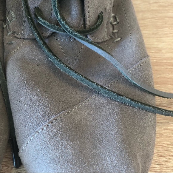 TOMS 391113 Suede Tribal Boots (size 10) - Picture 6 of 15